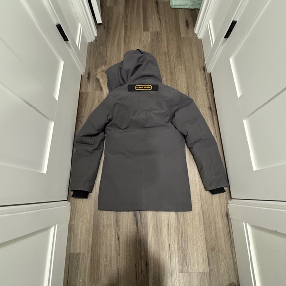 Men’s Canada Goose Chateau Parka Fusion Fit Down Jacket XS in Graphite - Picture 2 of 7